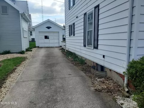 Exterior - 131 N Hazel St, Upper Sandusky, OH 43351 photo 2 of 6