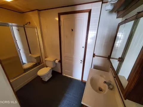 Bath - 131 N Hazel St, Upper Sandusky, OH 43351 photo 2 of 2