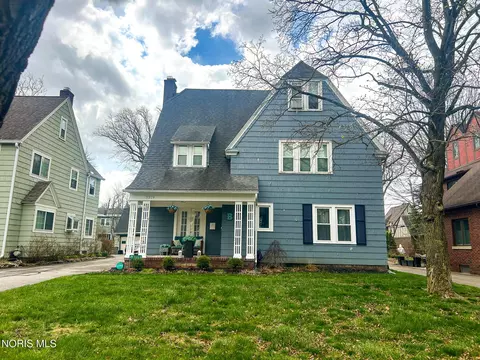 3319 Darlington Rd, Ottawa Hills, OH 43606