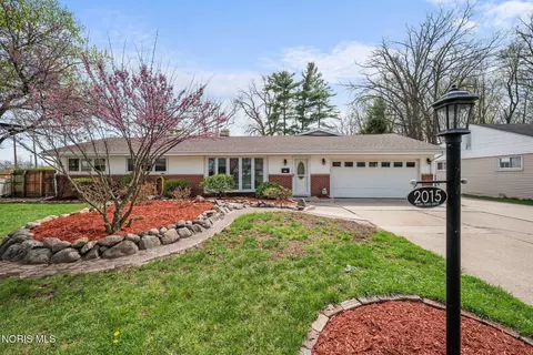 2015 Burr Oaks Dr, Toledo, OH 43613
