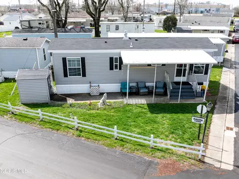 1451 Oak Harbor Rd #32A, Fremont, OH 43420
