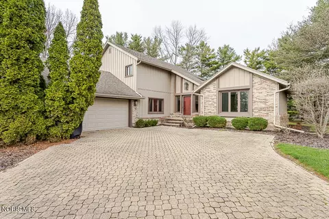 738 Kumler Dr, Maumee, OH 43537
