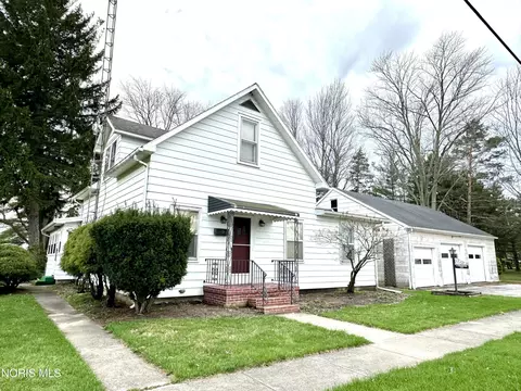 121 W Broad St, Oak Harbor, OH 43449