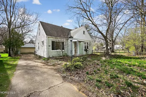 5765 Acres Rd, Sylvania, OH 43560