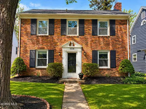 3316 Grimsby Pl, Ottawa Hills, OH 43606