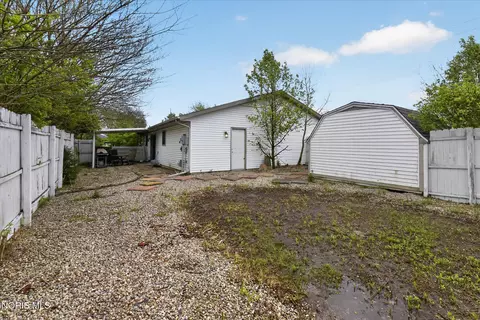 Exterior - 1805 E Wilson St, Bryan, OH 43506 photo 5 of 7