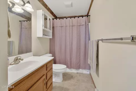 Bath - 1805 E Wilson St, Bryan, OH 43506 photo 2 of 3