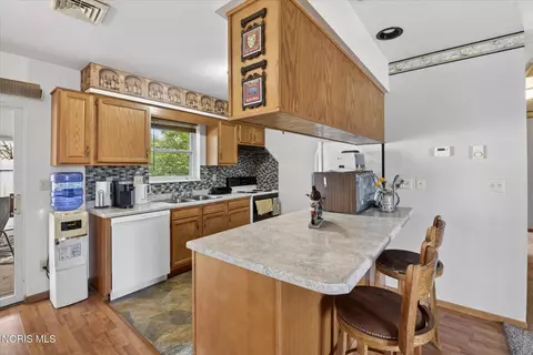 Kitchen - 1805 E Wilson St, Bryan, OH 43506 photo 4 of 4
