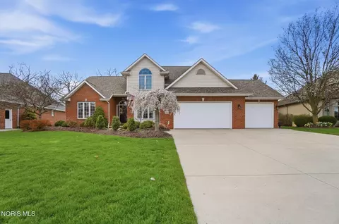 8464 Indian Lake Dr, Findlay, OH 45840