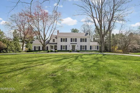 2630 Westchester Rd, Ottawa Hills, OH 43615