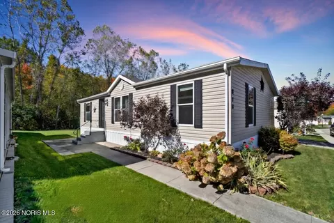 573 Waterview Cir, Lima, OH 45804