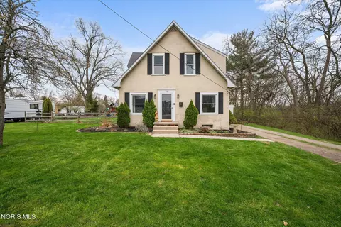 117 Central Ave, Rossford, OH 43460