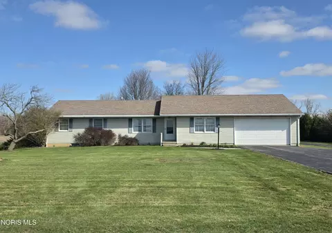 7284 Alexander Rd, Bowling Green, OH 43402