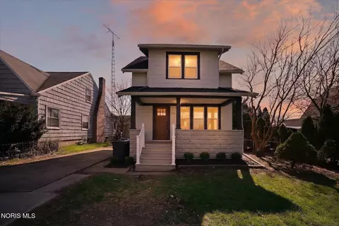 1130 Earlwood Ave, Oregon, OH 43616