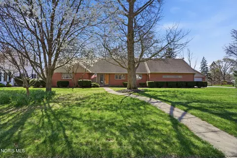411 Orchard Ln, Findlay, OH 45840
