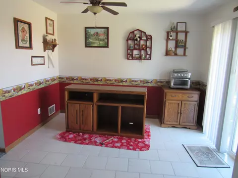 Dining - 8437 18 Rd, Bryan, OH 43506 photo 1 of 4
