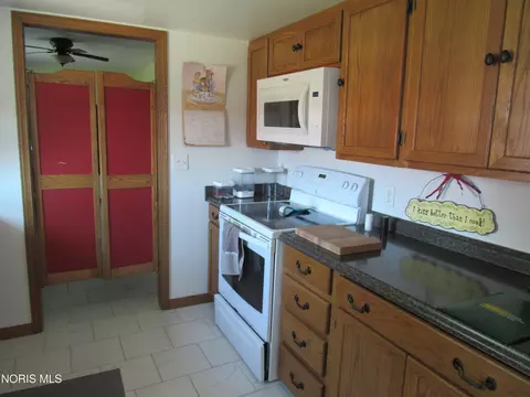 Kitchen - 8437 18 Rd, Bryan, OH 43506 photo 3 of 3