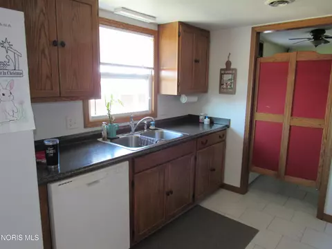 Kitchen - 8437 18 Rd, Bryan, OH 43506 photo 2 of 3