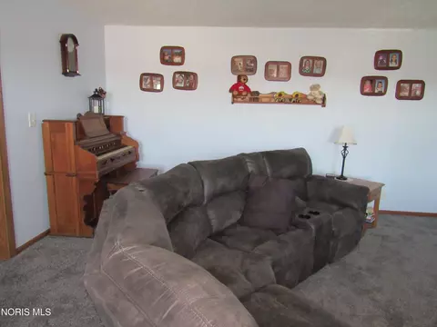 Living - 8437 18 Rd, Bryan, OH 43506 photo 2 of 3