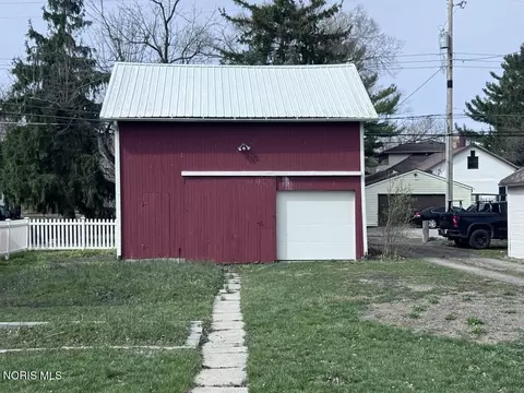 Exterior - 423 N Johnson St, Ada, OH 45810 photo 5 of 8