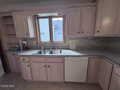 Kitchen - 423 N Johnson St, Ada, OH 45810 photo 4 of 4