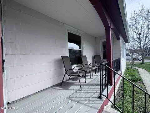 Exterior - 423 N Johnson St, Ada, OH 45810 photo 3 of 8