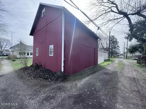 Exterior - 423 N Johnson St, Ada, OH 45810 photo 6 of 8