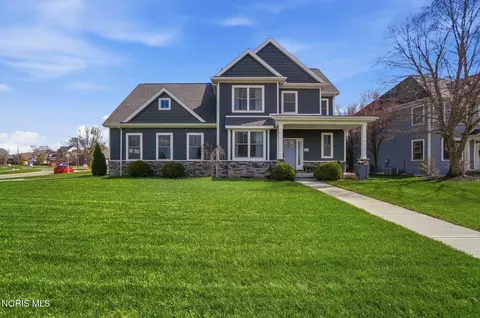 1615 Gleneagles Dr, Bowling Green, OH 43402
