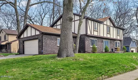 6830 Regents Park Blvd, Toledo, OH 43617