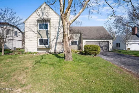 904 Apple Creek Dr, Perrysburg, OH 43551