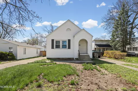 2621 Grantwood Dr, Toledo, OH 43613
