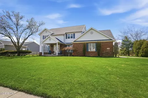 1912 Hamilton Dr, Perrysburg, OH 43551