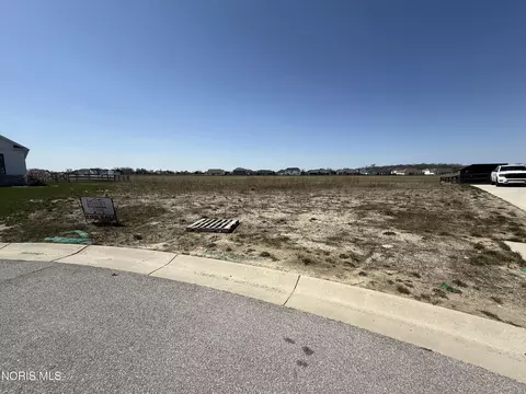 8600 Hocking Cv, Waterville, OH 43566