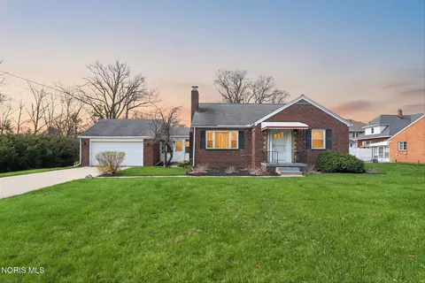 2137 Tremainsville Rd, Toledo, OH 43613
