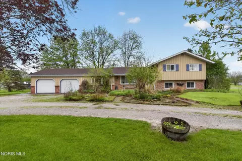 28141 Glenwood Rd, Perrysburg, OH 43551