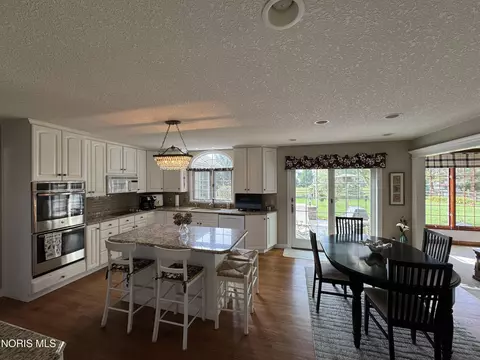 Kitchen - 7455 Valhalla Dr, Maumee, OH 43537 photo 4 of 6