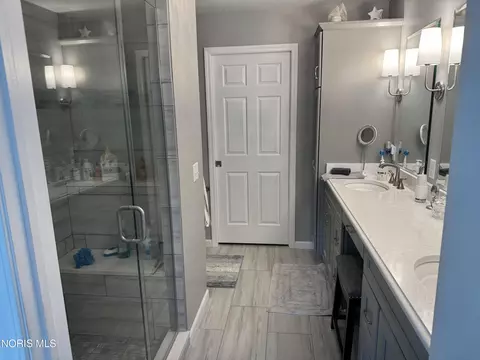 Bath - 7455 Valhalla Dr, Maumee, OH 43537 photo 3 of 15
