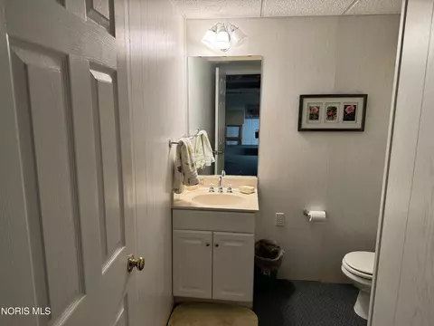 Bath - 7455 Valhalla Dr, Maumee, OH 43537 photo 14 of 15