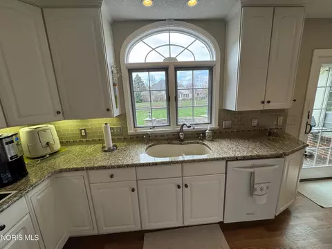 Kitchen - 7455 Valhalla Dr, Maumee, OH 43537 photo 2 of 6