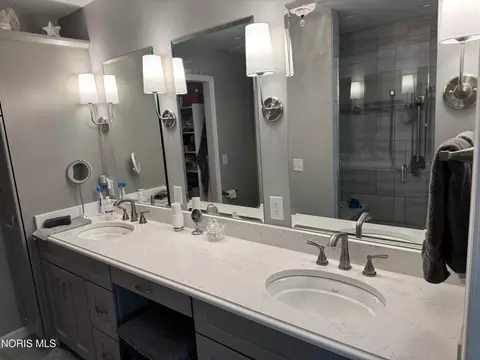 Bath - 7455 Valhalla Dr, Maumee, OH 43537 photo 2 of 15