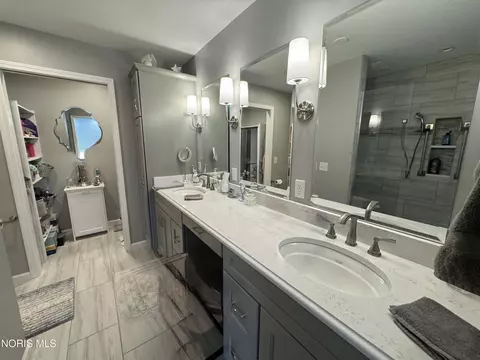 Bath - 7455 Valhalla Dr, Maumee, OH 43537 photo 1 of 15