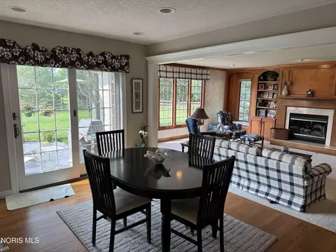 Dining - 7455 Valhalla Dr, Maumee, OH 43537 photo 2 of 2