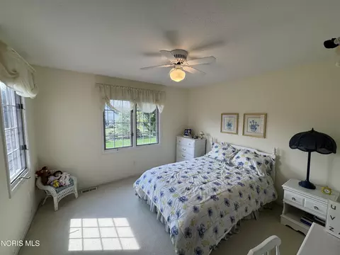 Bedroom - 7455 Valhalla Dr, Maumee, OH 43537 photo 3 of 4