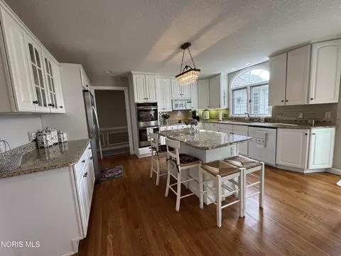 Kitchen - 7455 Valhalla Dr, Maumee, OH 43537 photo 5 of 6