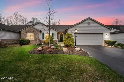 622 Crystal Lake Dr, Holland, OH 43528