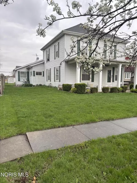 219 W Maple St, Deshler, OH 43516