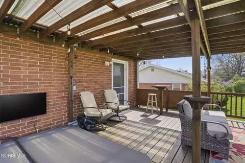 Exterior - 1726 Cherry Ln, Findlay, OH 45840 photo 10 of 12