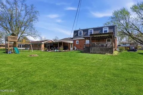 Exterior - 1726 Cherry Ln, Findlay, OH 45840 photo 1 of 12