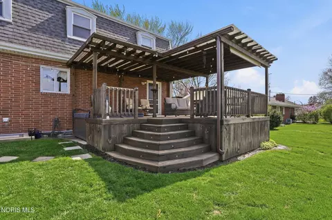 Exterior - 1726 Cherry Ln, Findlay, OH 45840 photo 8 of 12