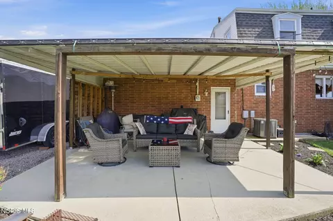 Exterior - 1726 Cherry Ln, Findlay, OH 45840 photo 5 of 12
